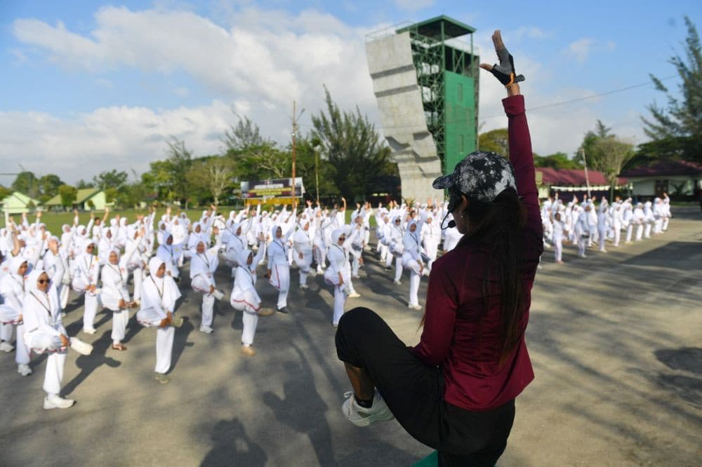 Red and White Cooperatives and the road to social peace